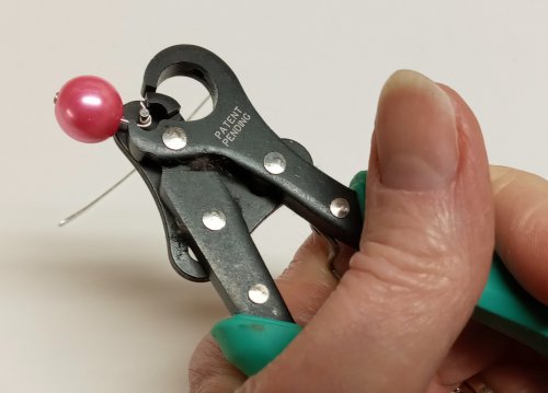 Judy Larson's Two Ways to Make Simple Loops - , Findings & Components, Toggles & Clasps, Earwire & Headpin, Loops, Wire Loop, Wrapped Wire Loop, Keep squeezing the plier handles